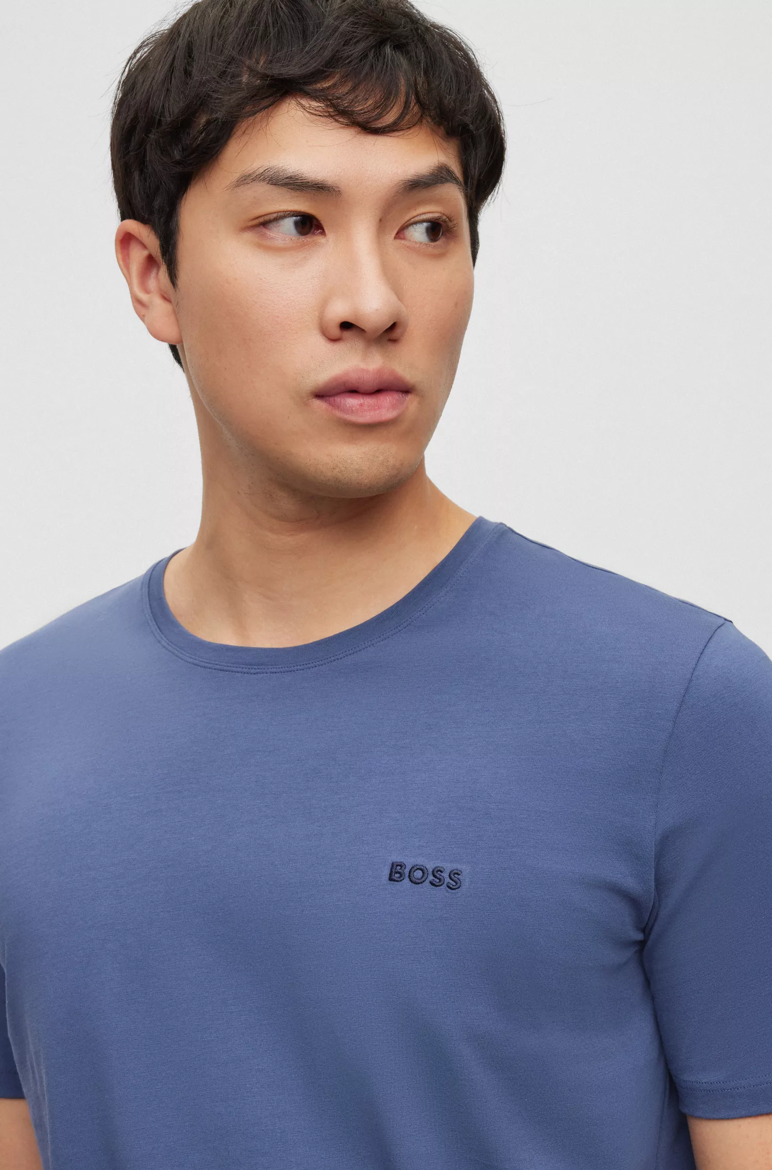 Camiseta BOSS preta para usar em casa, em algodão elástico com logotipo contrastante.