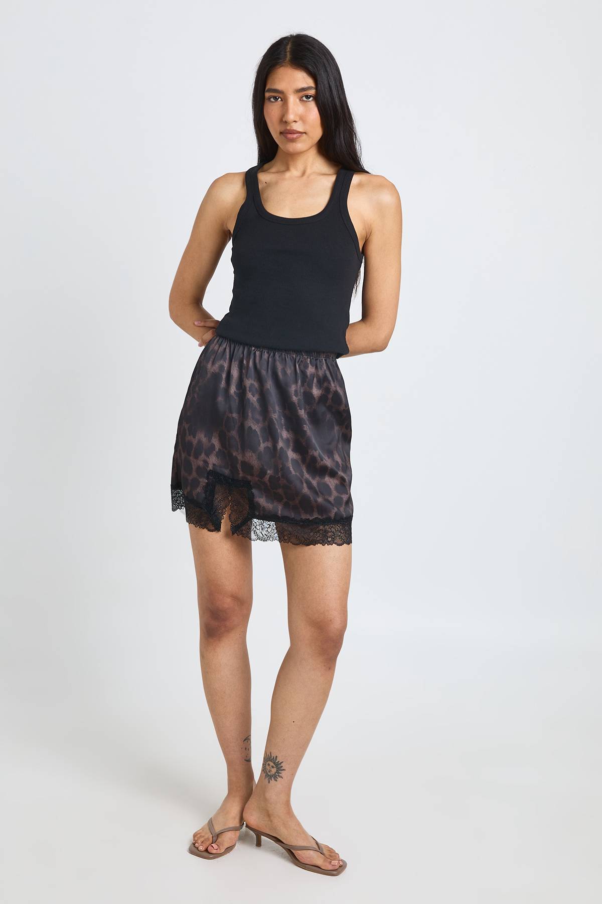 boohoo Mini-jupe En Satin Imprimé Léopard Avec Bordure En Dentelle Pour Femmes Grandes
