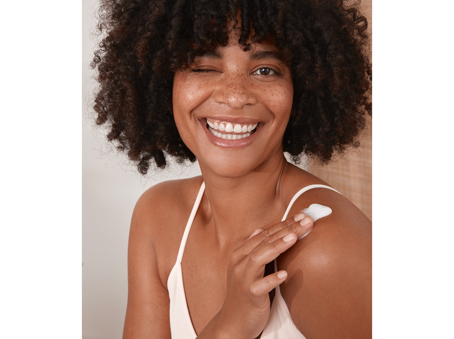 Leite Corporal Body Milk com Doseador para Pele Extra Seca Repara&Cuida NIVEA 400 ml