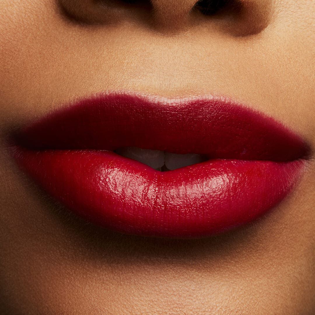MAC  LOVE ME LIPSTICK