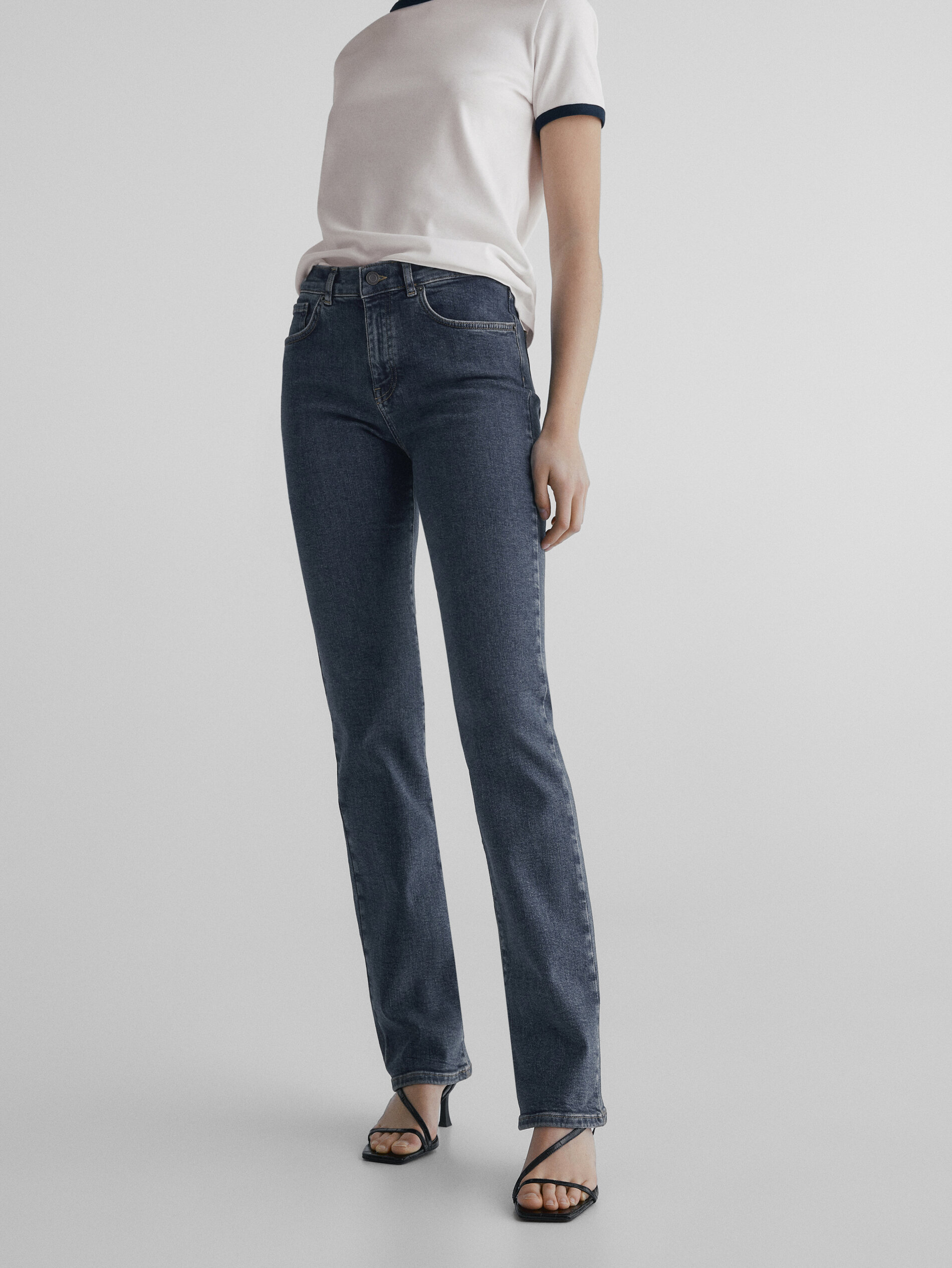 Calça jeans reta de cintura alta com elastano - AZUL MÉDIO