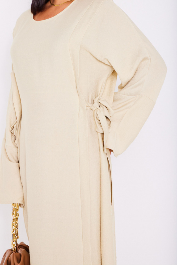 Robe beige à empiècement noué sur les côtés