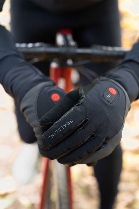 Sealskinz Sealskinz Seal Upwell - Waterproof Heated Fietshandschoen