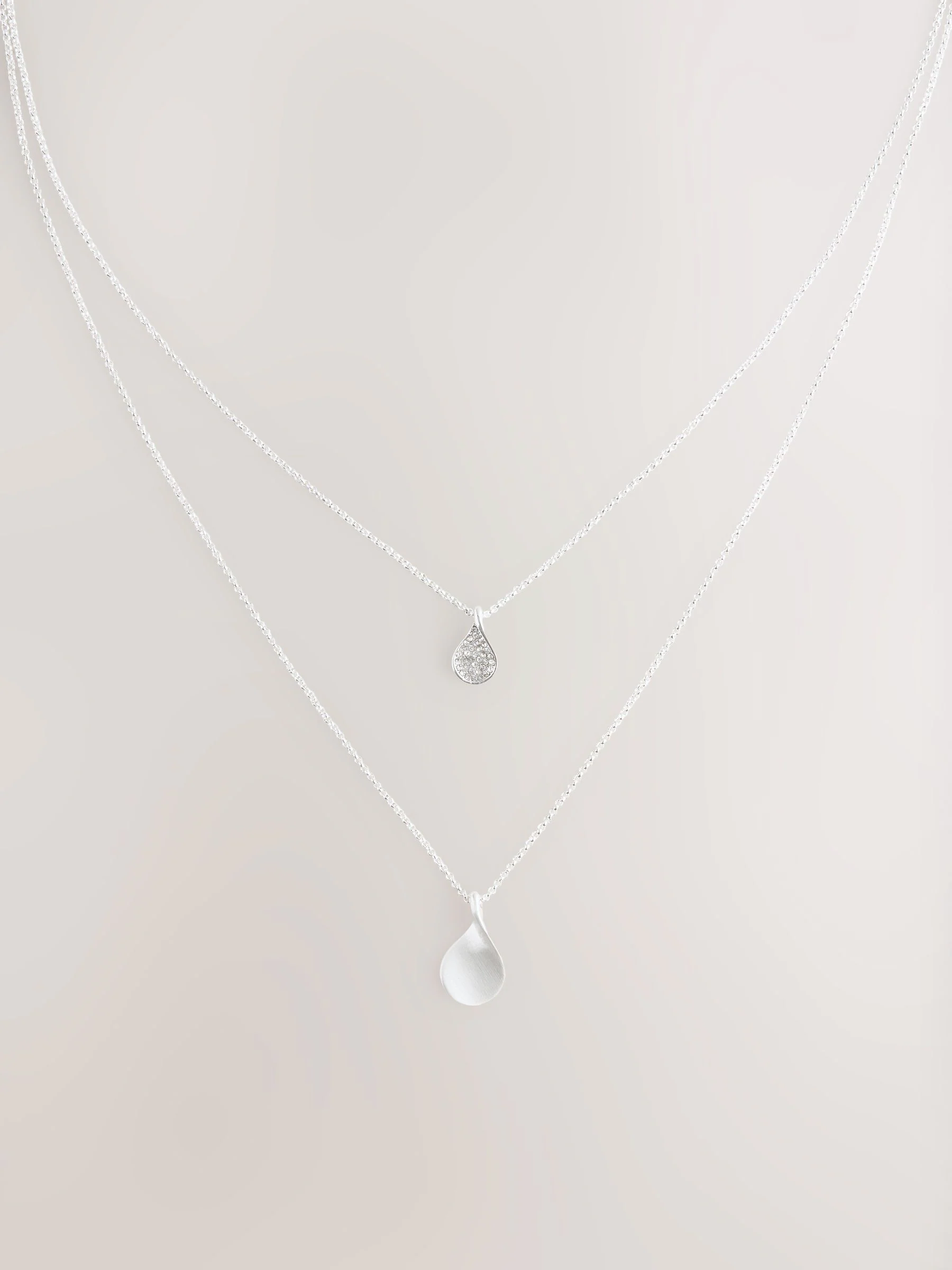 Zilverkleurig - Gelaagde ketting met glinsterende blaadjes