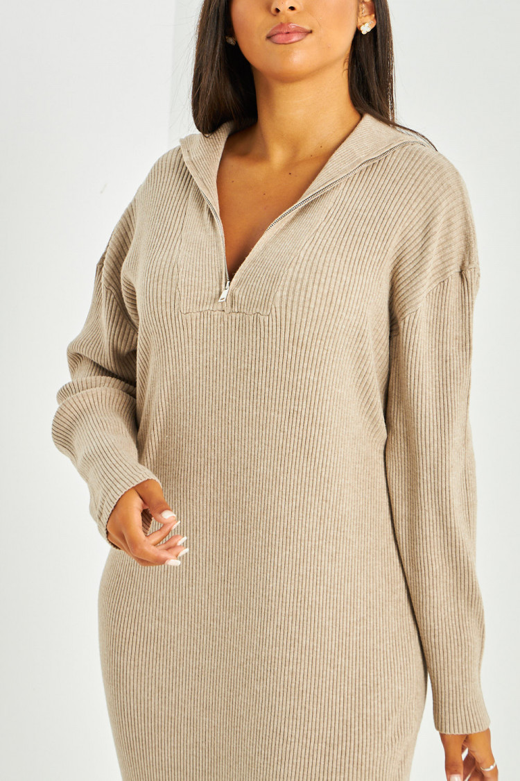 Robe pull taupe col roulée