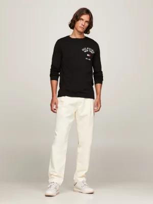 Camiseta de manga comprida com o logotipo da universidade