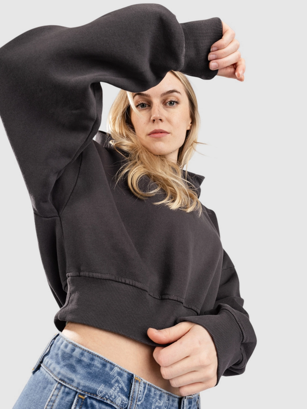Shaka Wear Garment Dye Cropped Hoodie shadow grey