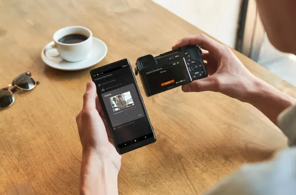 Sony a6100 ILCE-6100L - Digitalkamera - spejlløst - 24.2 MP - APS-C - 4K / 30 fps - 3x optisk zoom 16-50 mm objektiv - Wi-Fi, NFC, Bluetooth - sort