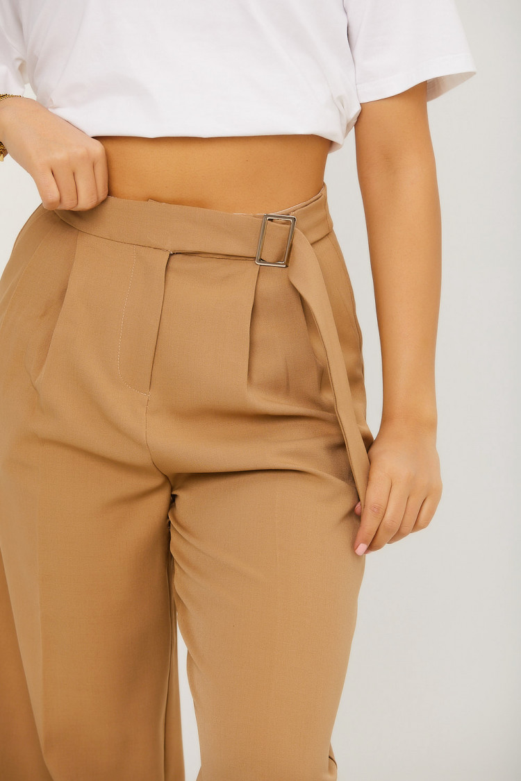 Pantalon tailleur ceinturé camel