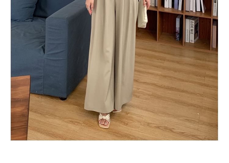 Arabesquito - Mouwloze V-hals jumpsuit met wijde pijpen