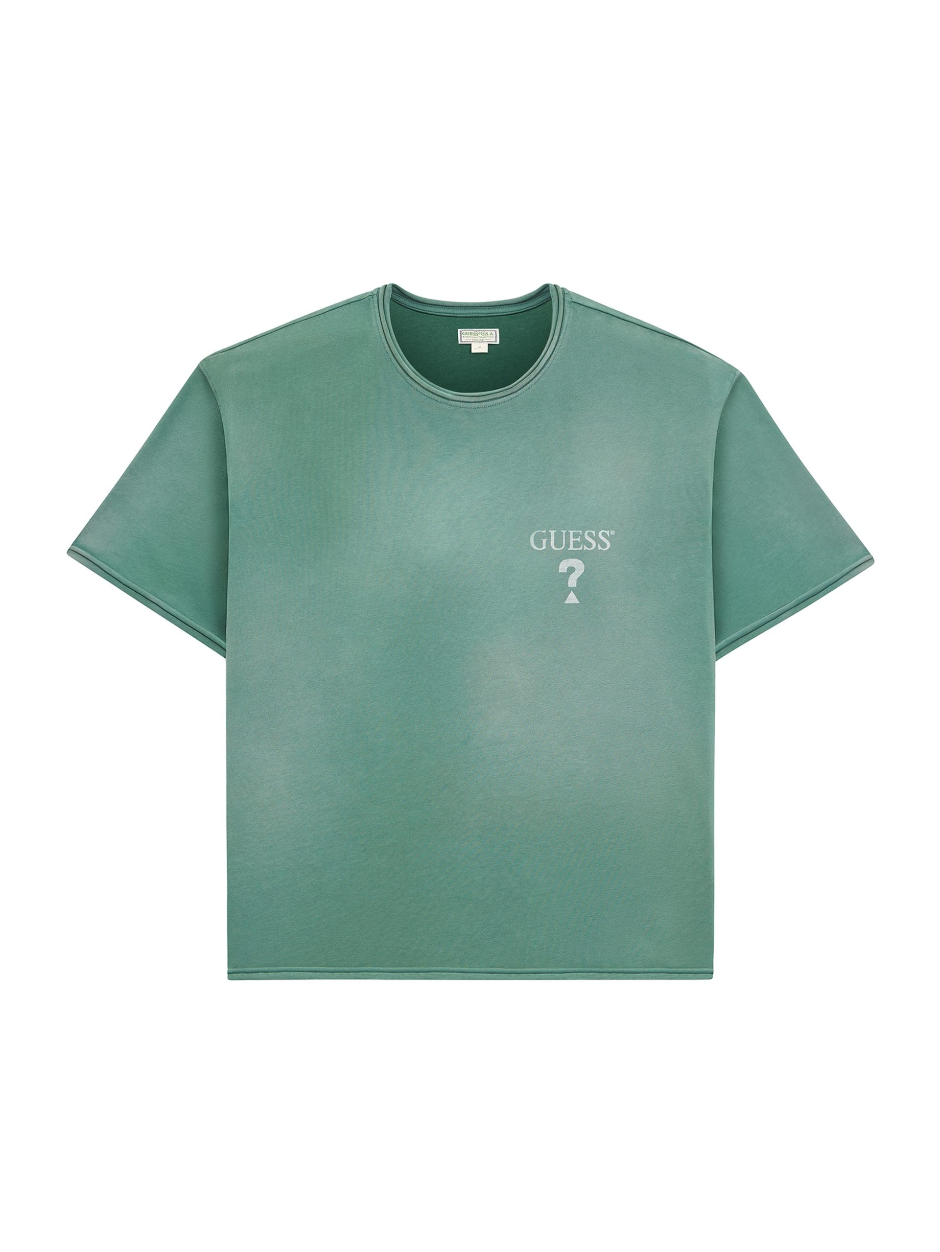 camiseta com logo grande