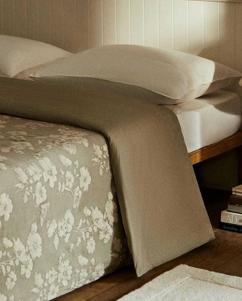 CAPA DE EDREDOM FLORAL EM JACQUARD