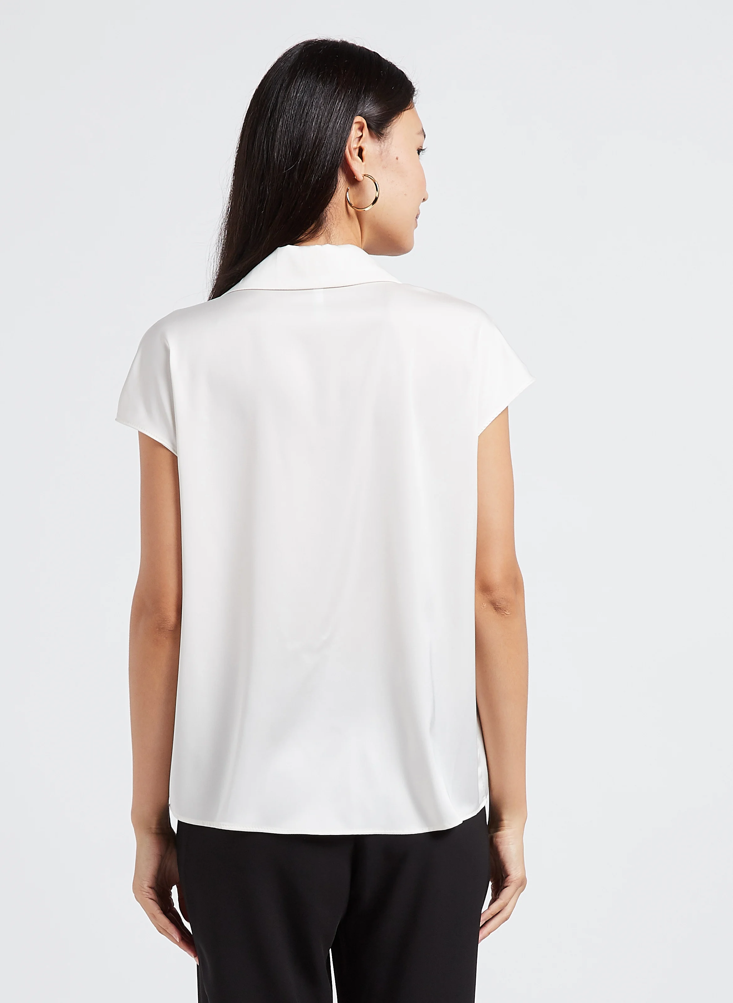 Chemise ample satinée à col en pointe | Beige
