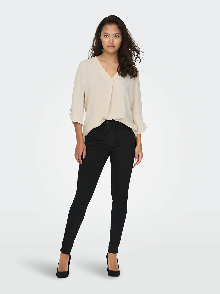 Blusa JDY com mangas 3/4 e decote em V.
