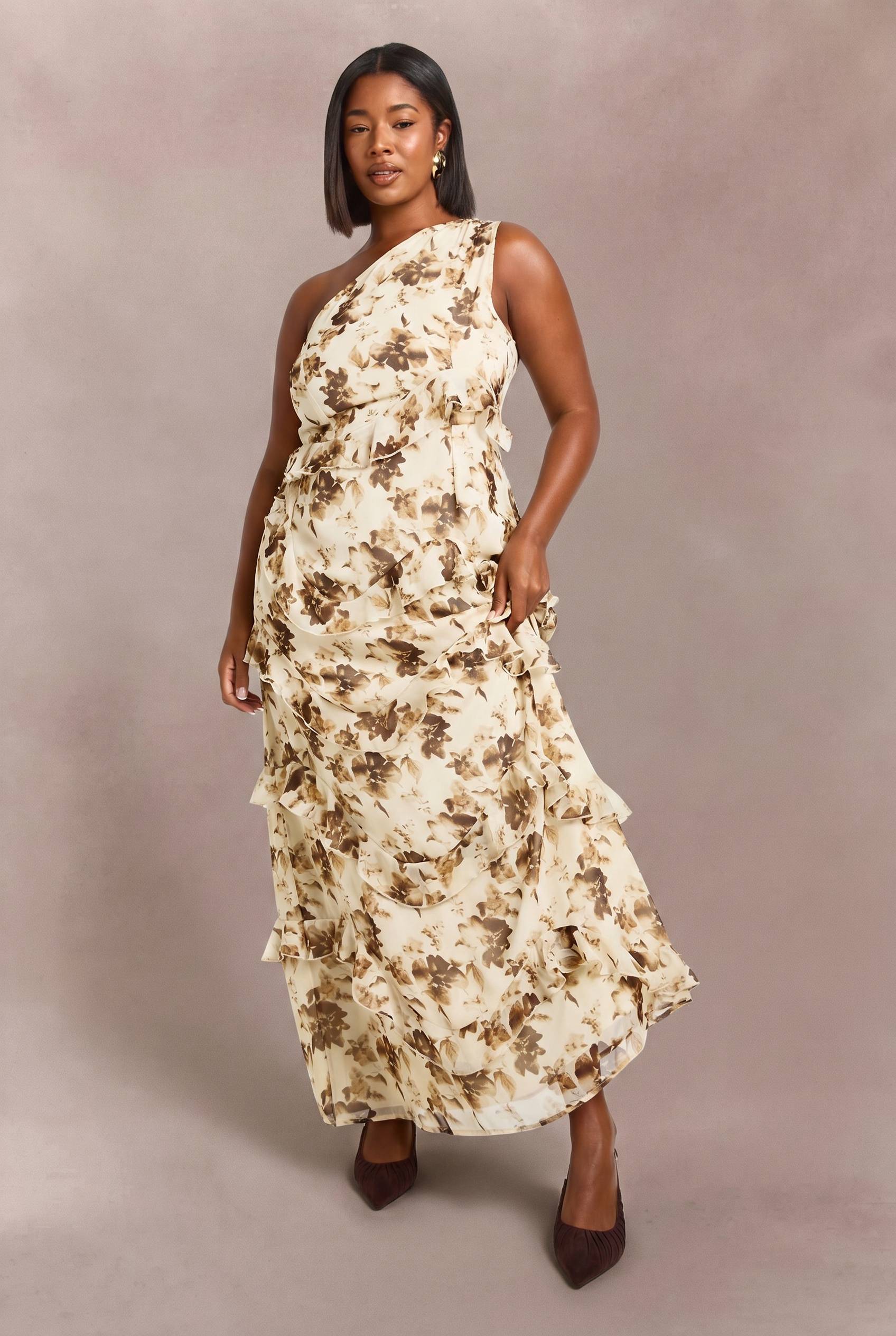 boohoo Robe Maxi Asymétrique En Mousseline À Imprimé Floral Grande Taille