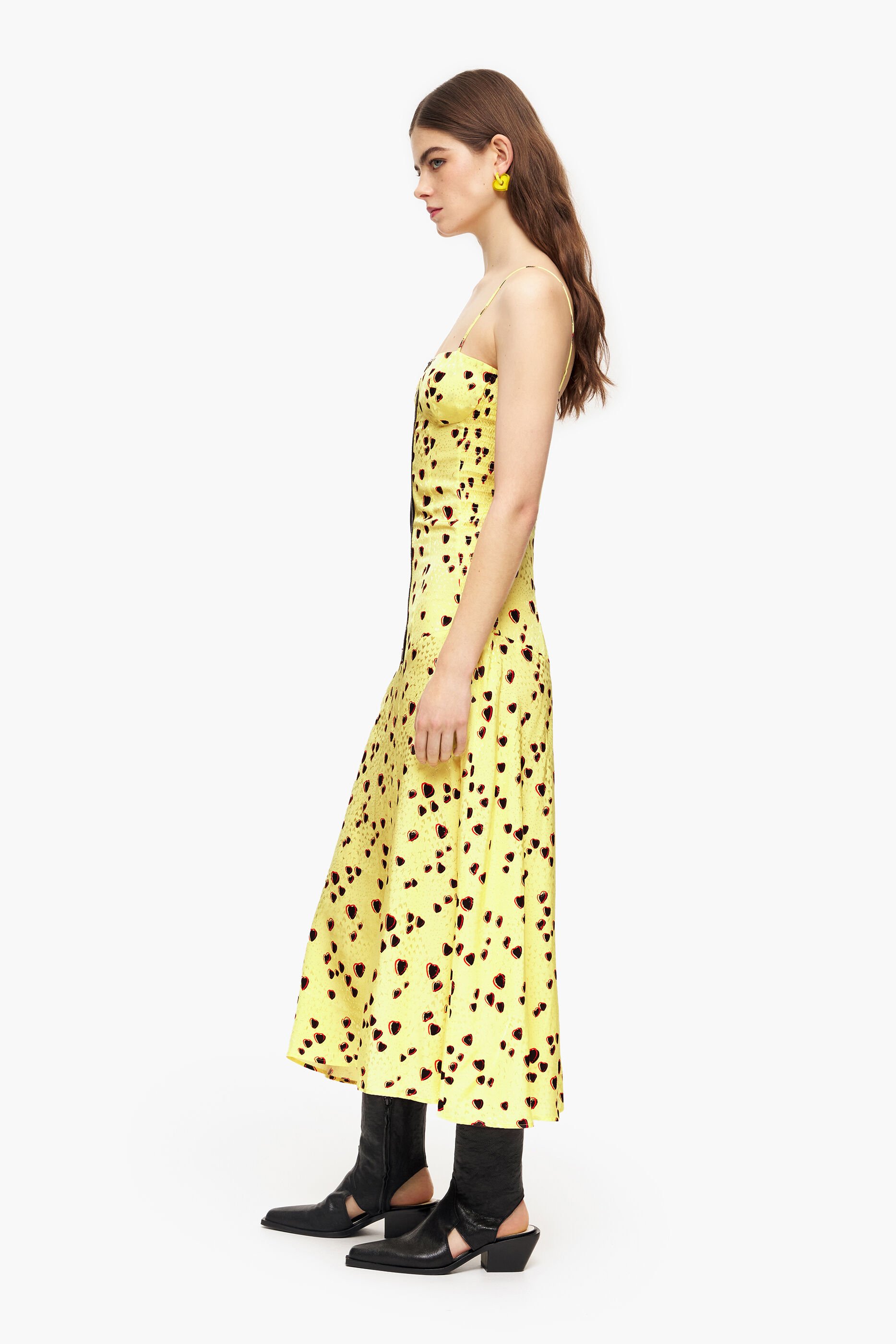 Vestido midi de alças com estampa de corações pequenos amarelos