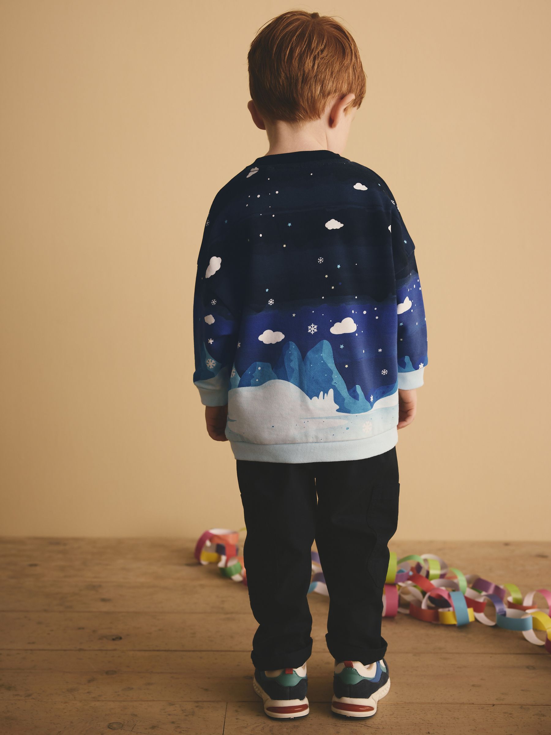 Marineblauw rendiertafereel - Kerstsweatshirt met ronde hals van 100% katoen (3 mnd - 7 jr)