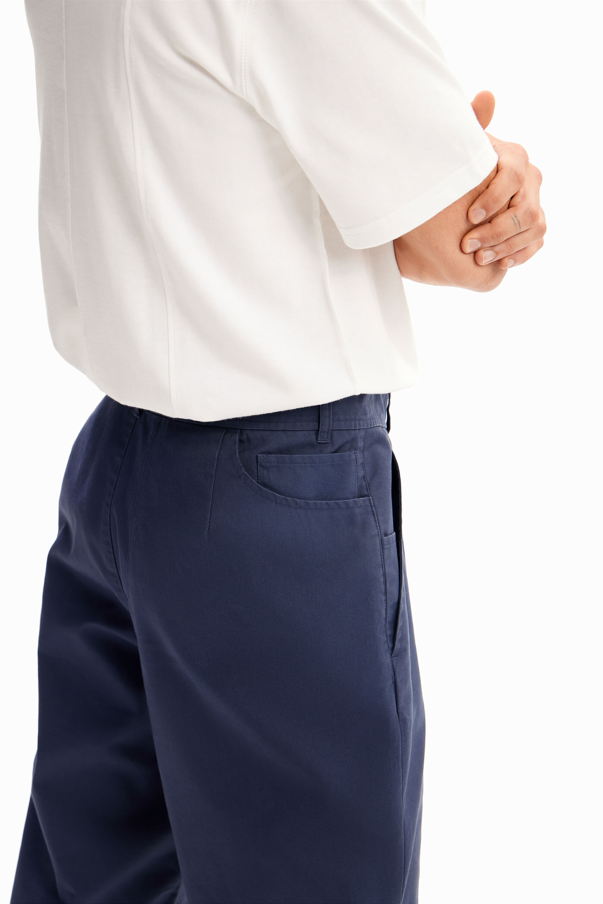 Calça chino afunilada