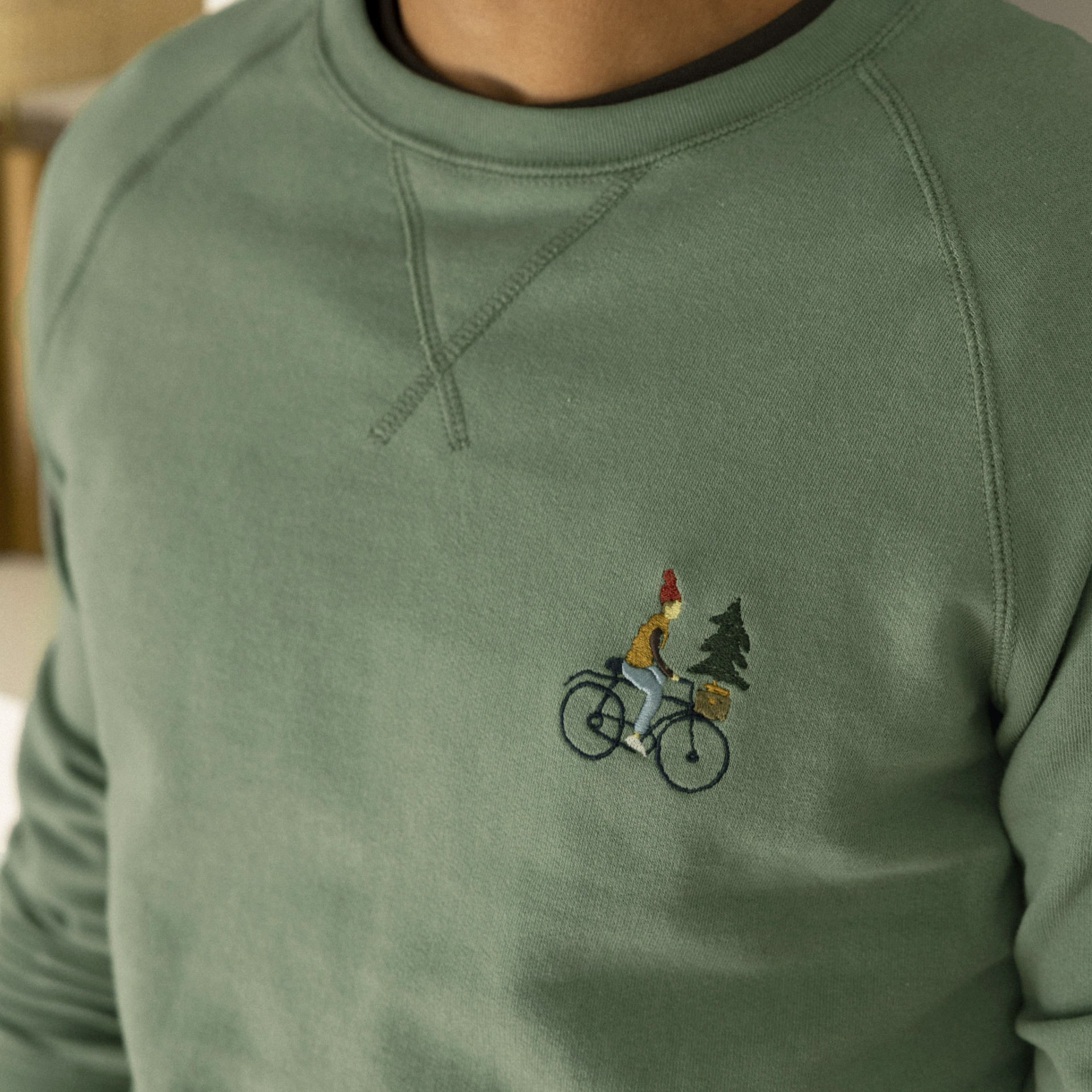 Sweat col rond vert broderie Vélo coton et coton recyclé - modèle Darney