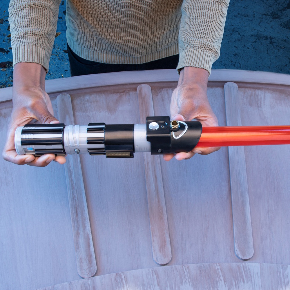 Star Wars Lightsaber Forge Darth Vader Elektronisches ausziehbares rotes Lichtschwert