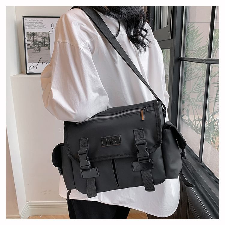 Hikuozy - Messengerbag met klep en gesp