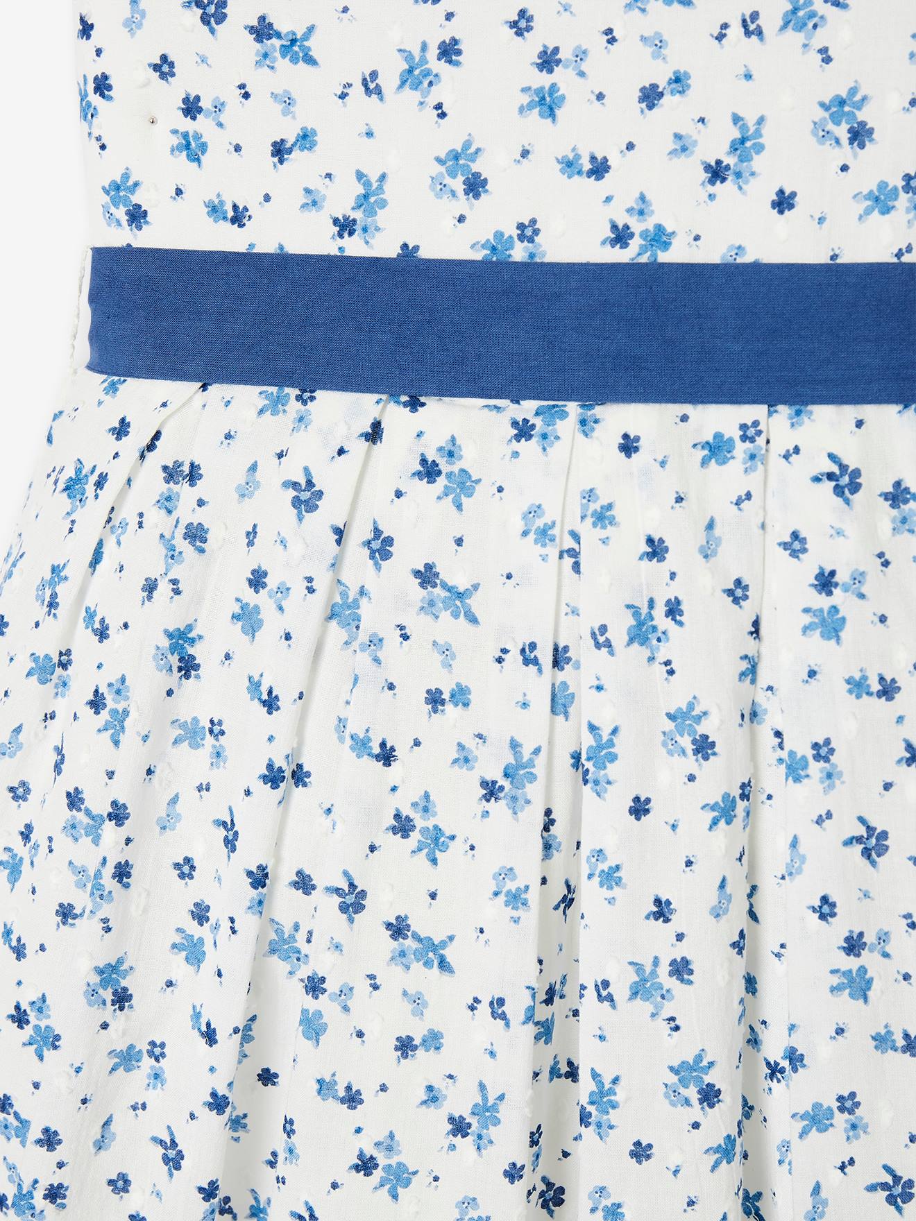 Vestido de festa infantil com flores e plumettis, e cinto com laço nas costas, na cor cru.