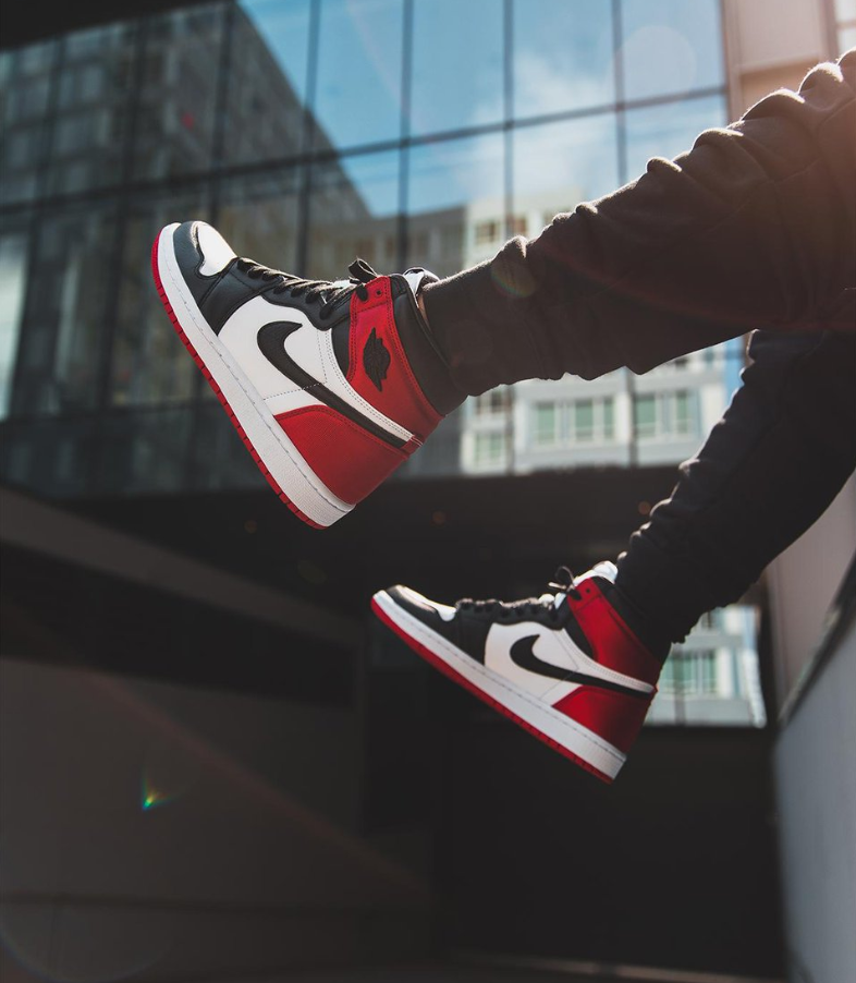Jordan 1 Retro Black Toe（2016）