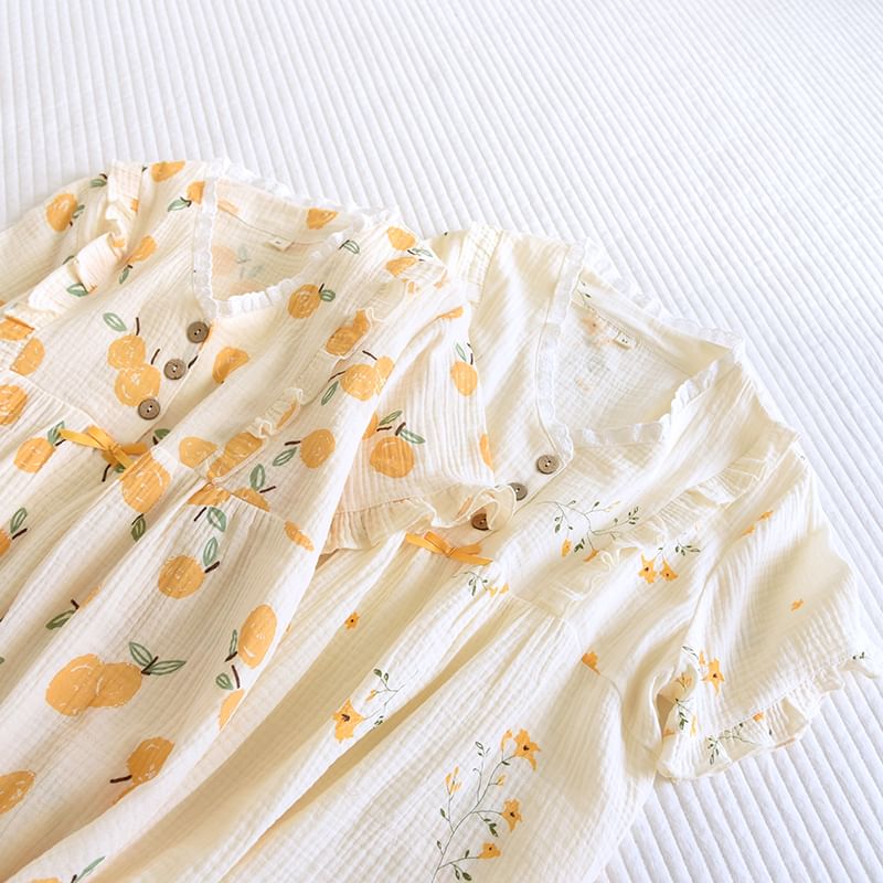 Finlies - Midi-pyjamajurk met korte mouwen, V-hals, print en ruches
