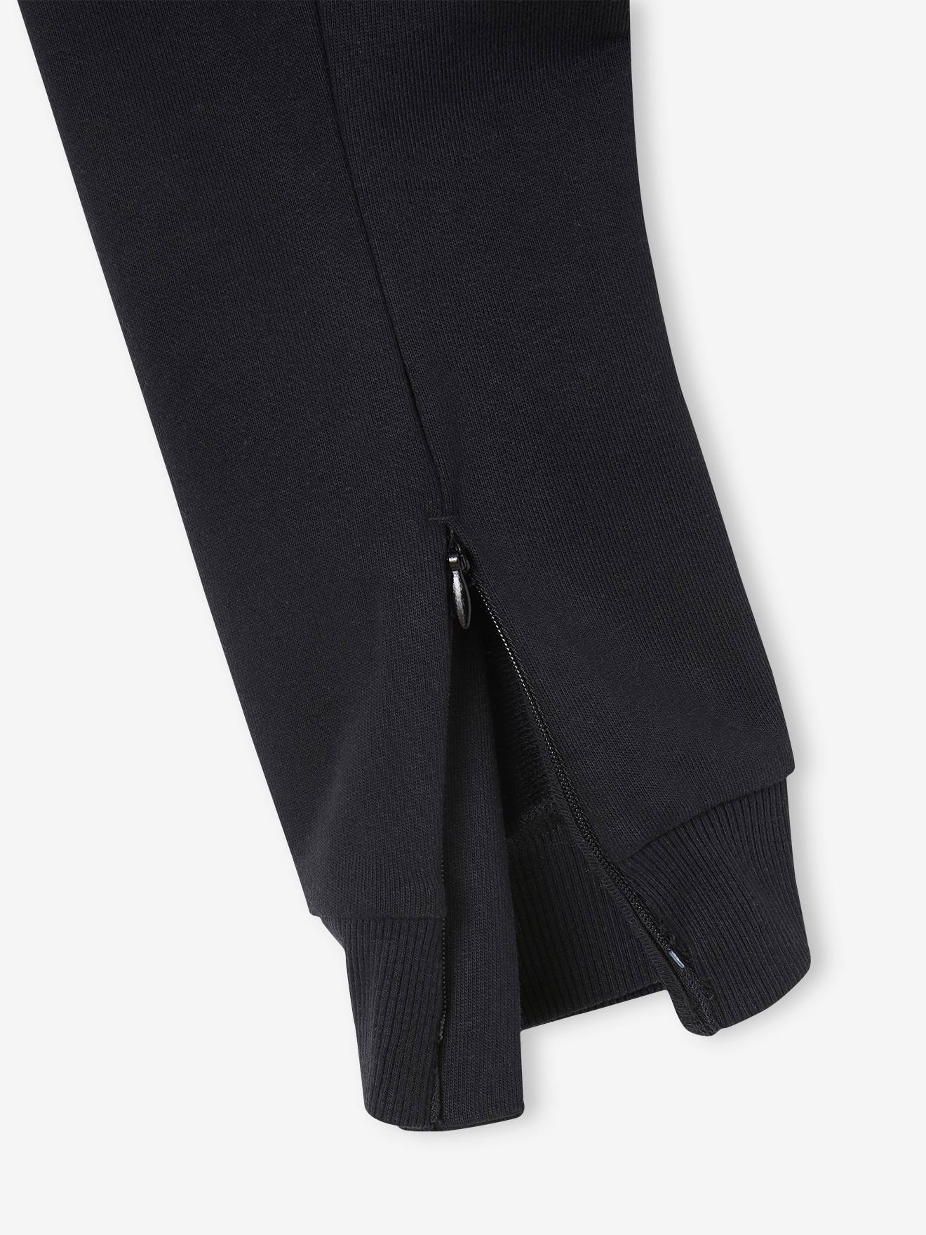 Calça de moletom esportiva preta com zíper na barra e bolsos laterais para meninos