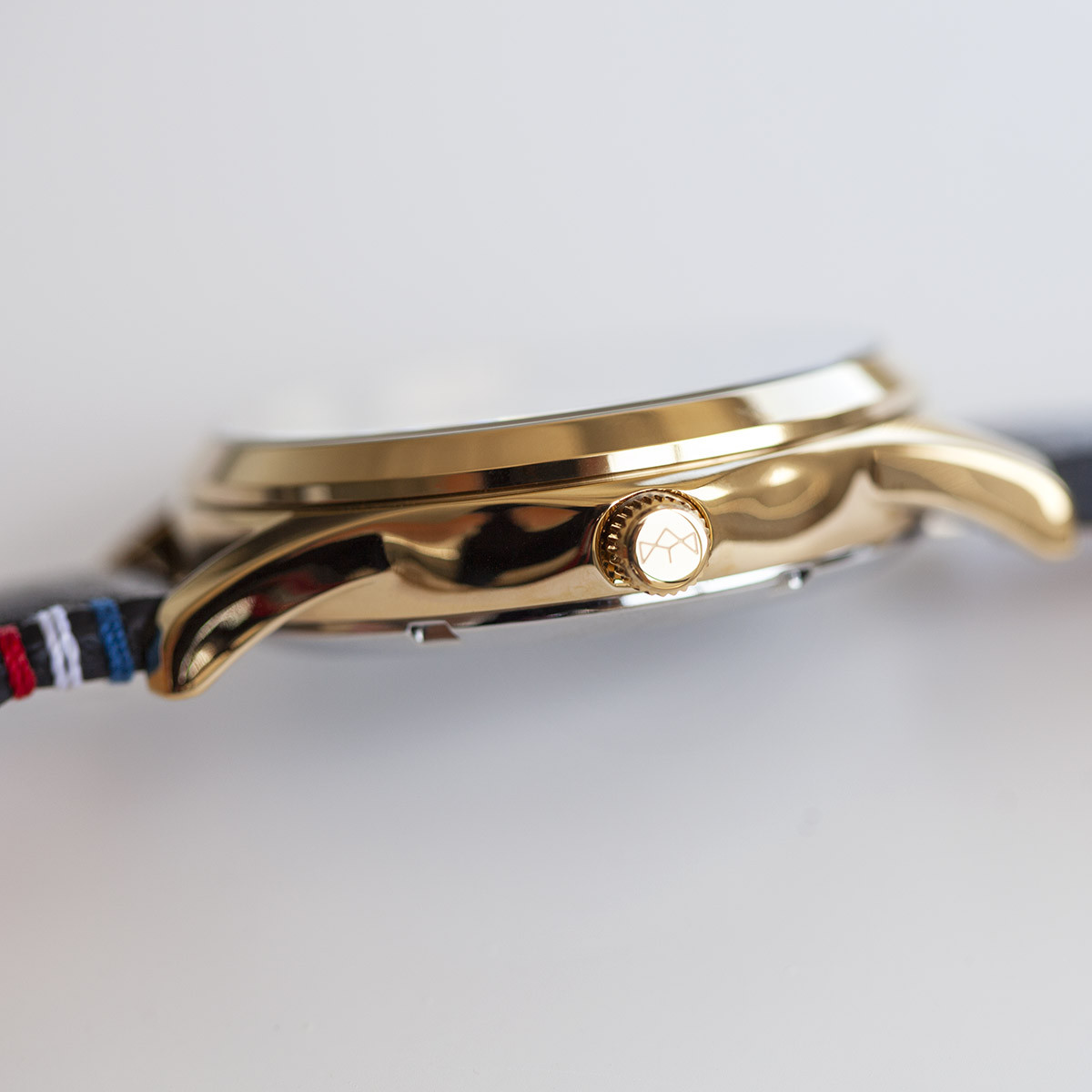 Montre homme coeur ouvert automatique acier doré bracelet cuir noir