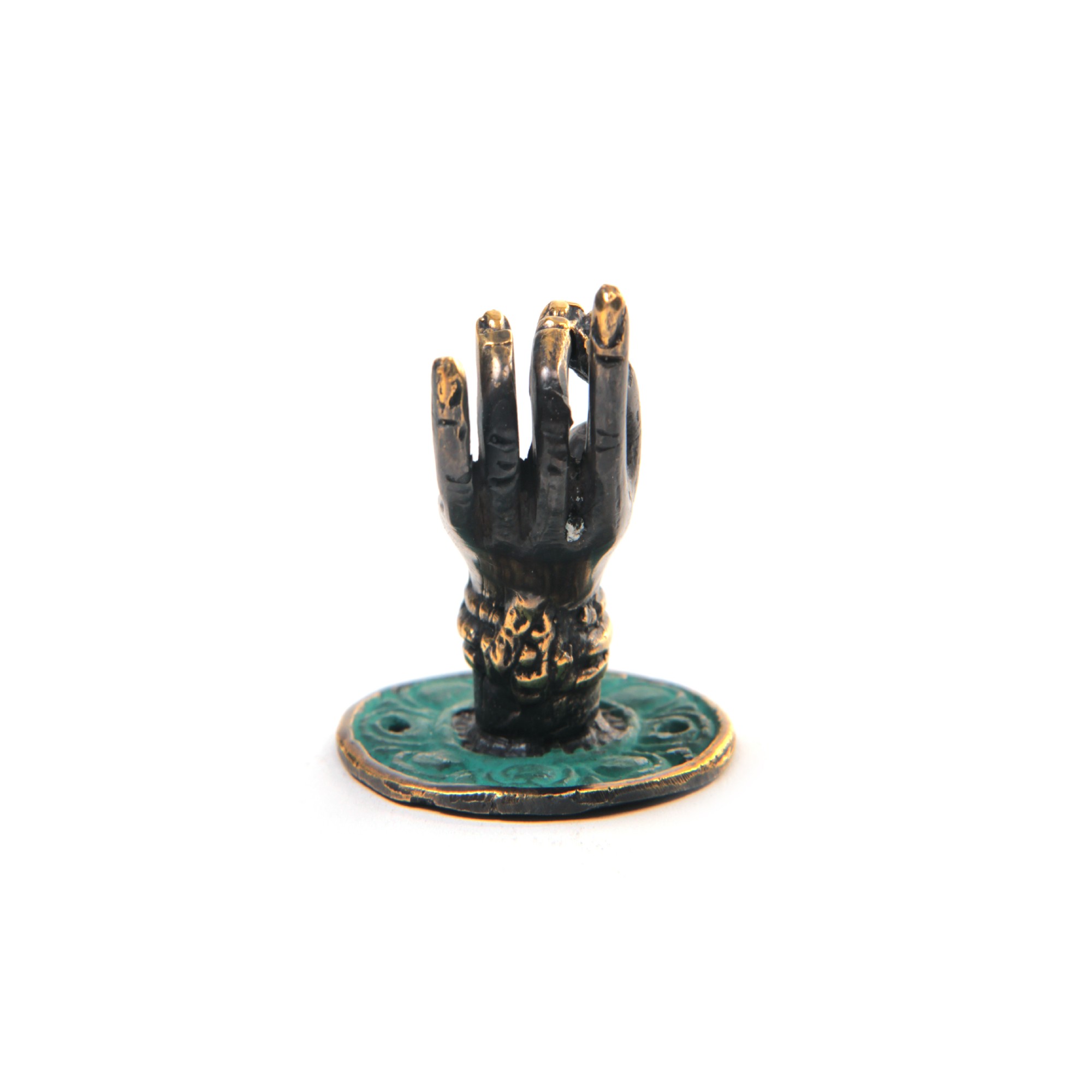 Wandhaken 'Hand Mudra links', aus Bronze, Ø 4 cm, H 4 cm von fischer's lagerhaus