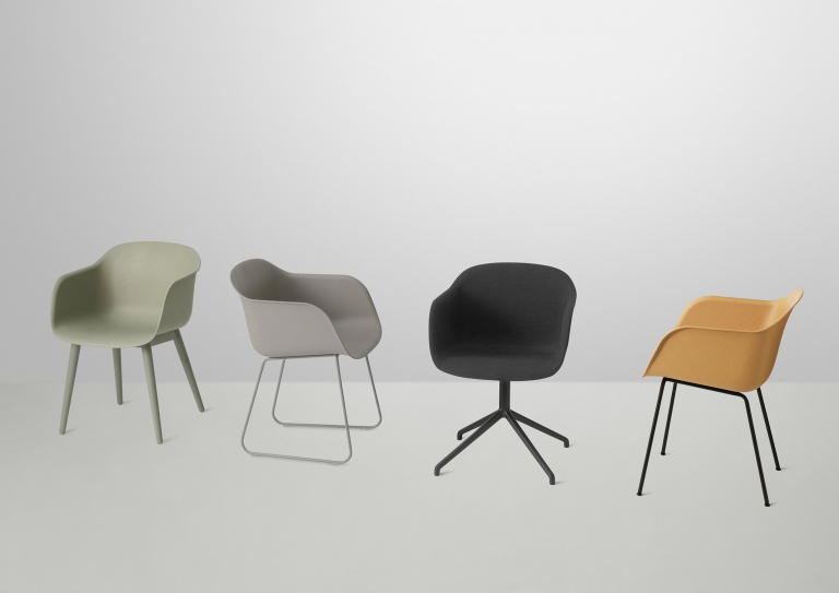 Muuto Fiber Sled gestoffeerde stoel cognac leder