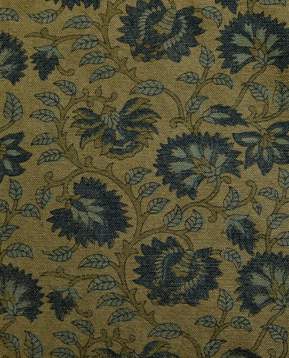 CAPA DE ALMOFADA COM ESTAMPA FLORAL
