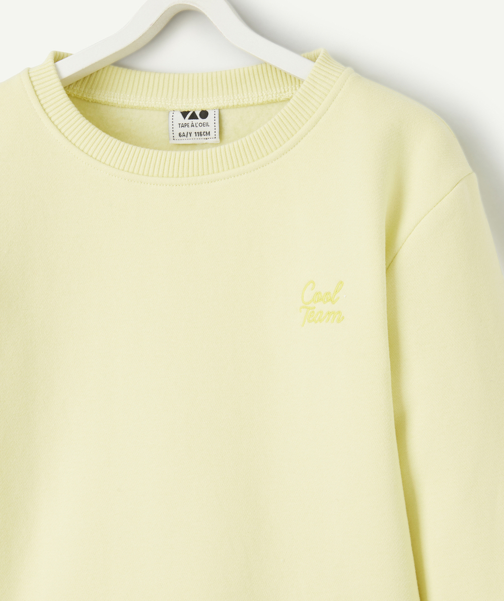 SWEAT GARÇON EN FIBRES RECYCLÉES JAUNE ET MESSAGE BRODÉ
