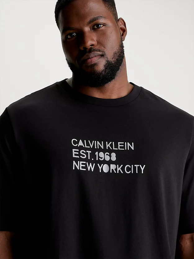Camiseta plus size com logo