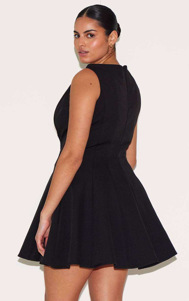 Noir Robe Droite Grande Taille En Tissu Tissé Plissé À Encolure Oblique