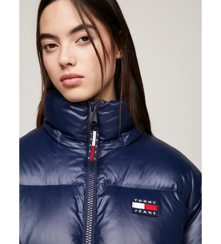 Jaqueta Tommy Jeans Alaska acolchoada com corte cropped, azul