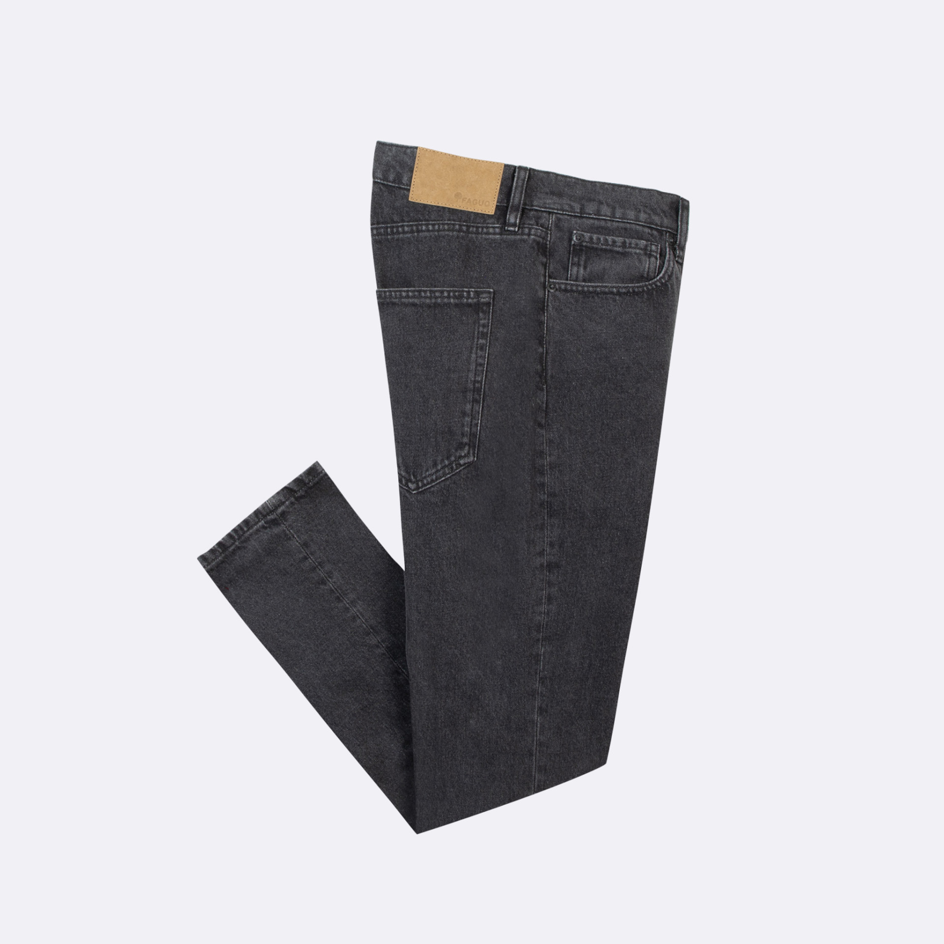 Jean black washed coupe fuselée végan en coton et coton recyclé - modèle Tapered denim