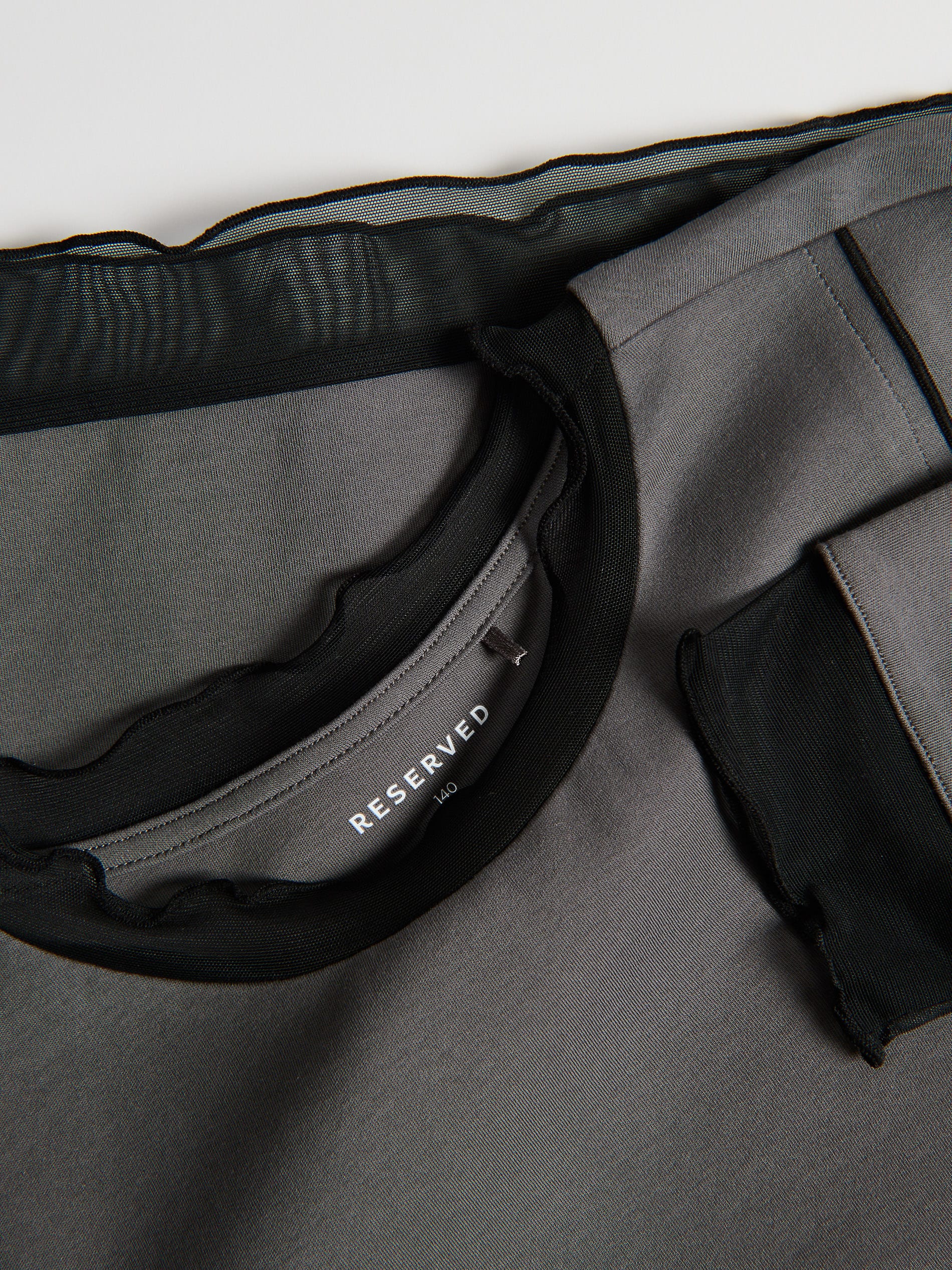 Schlichtes Shirt mit Netzstoff