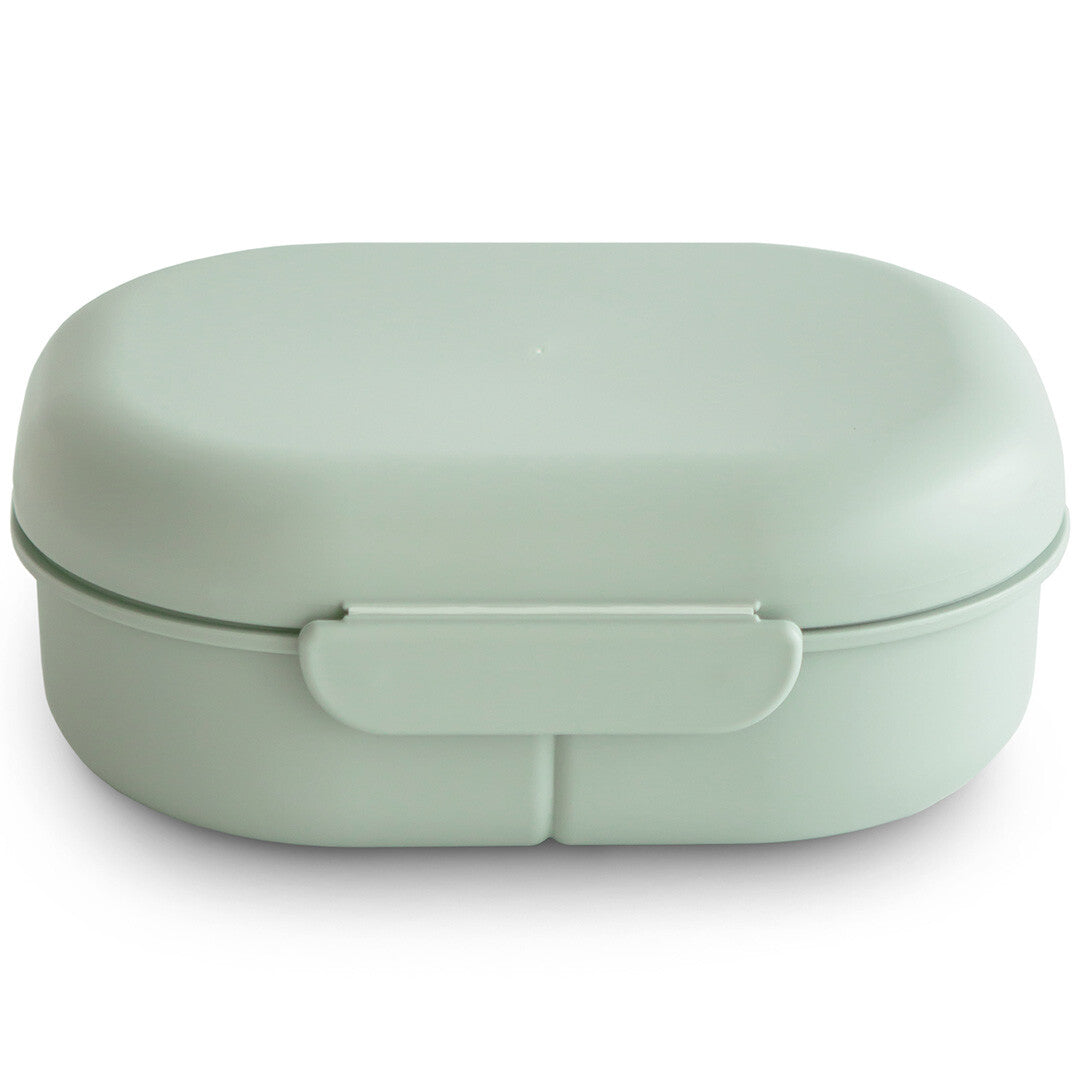 Mushie lunchbox met bestek - sage
