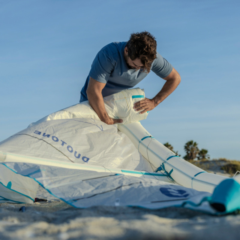 Aile de kitesurf duotone evo concept blue undyed blanc 2025