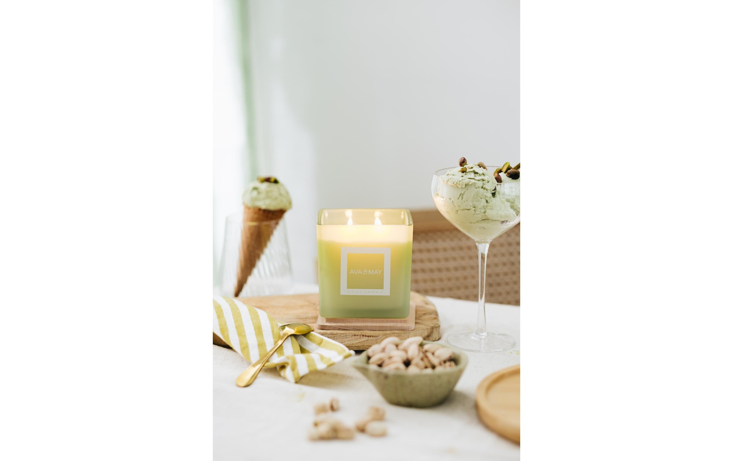AVA & MAY Duftkerze »Pistachio Gelato 450 g«