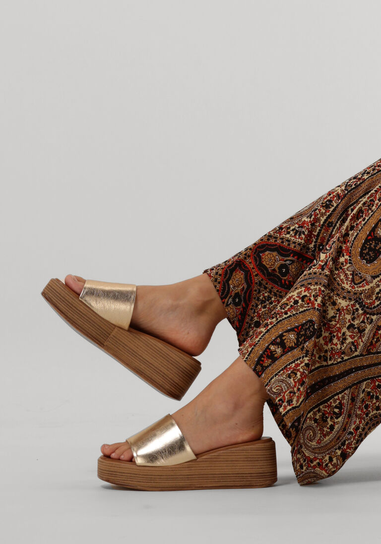 NOTRE-V gouden notre-v slippers 816013