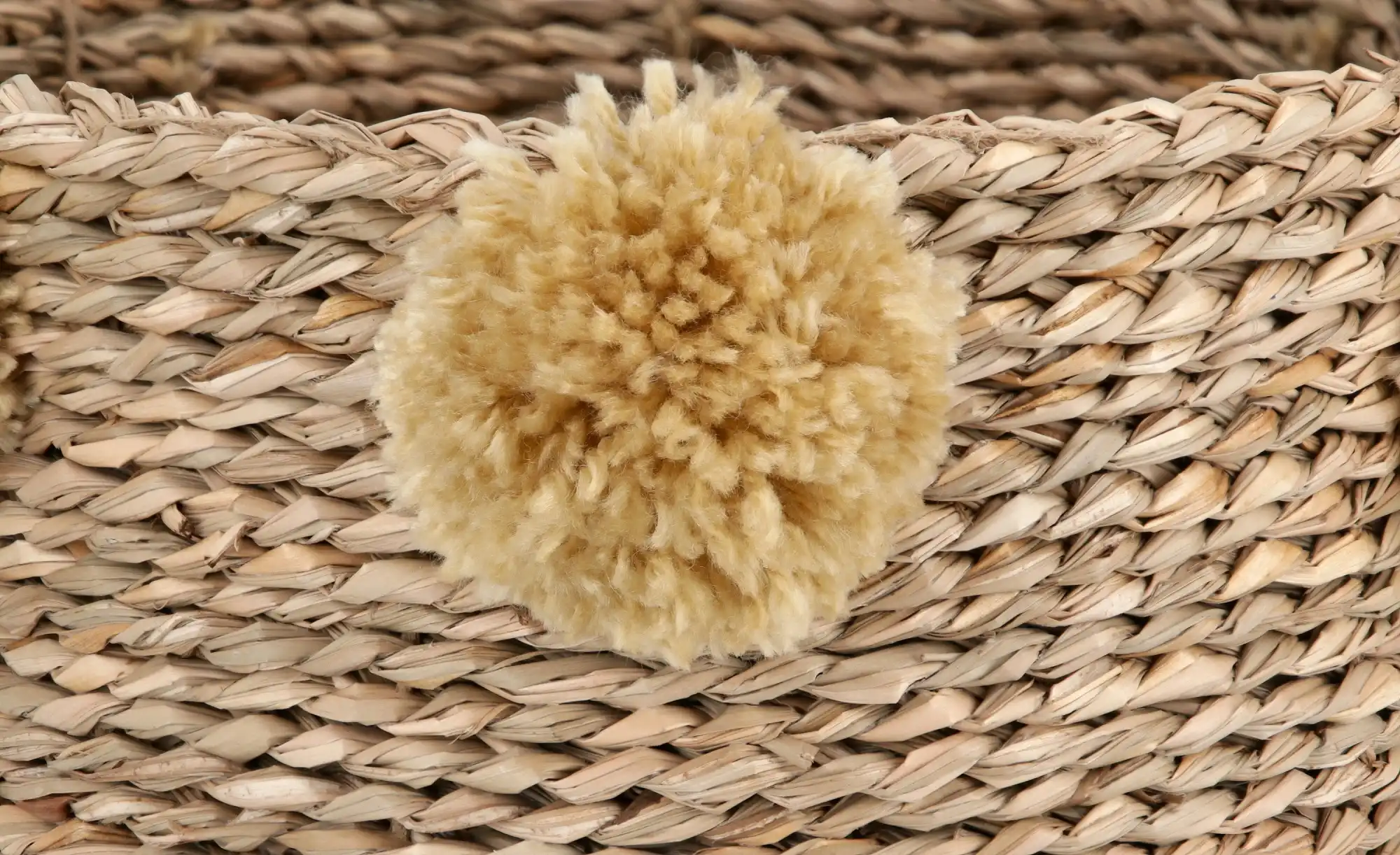 Aufbewahrungskorb mit Pompoms