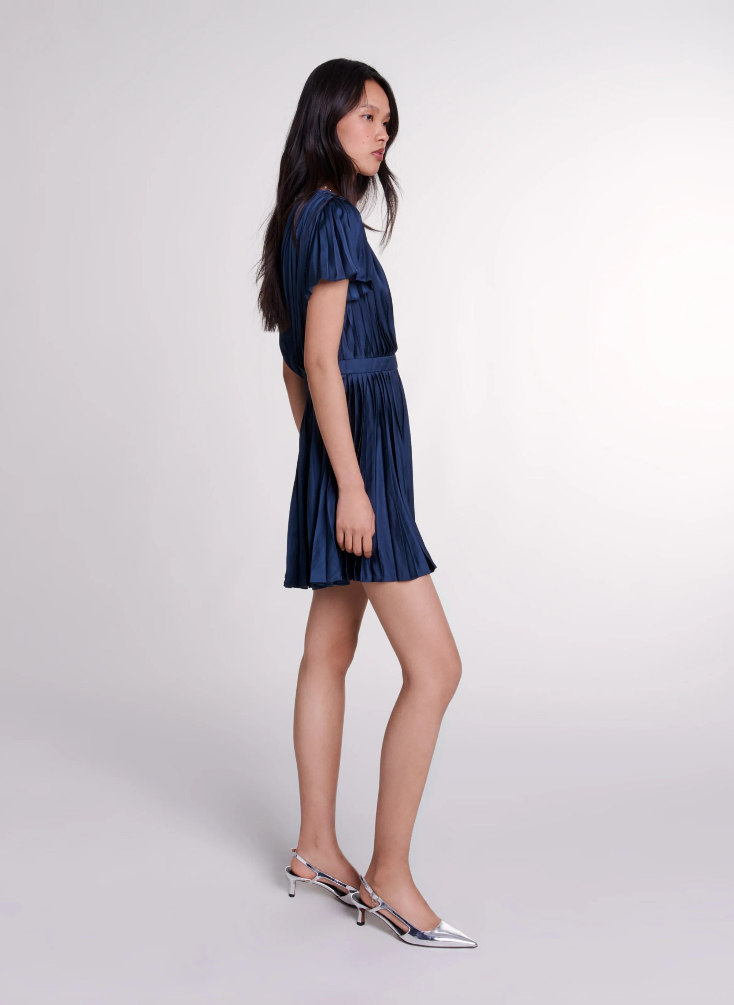 Robe courte plissée à col V | Bleu