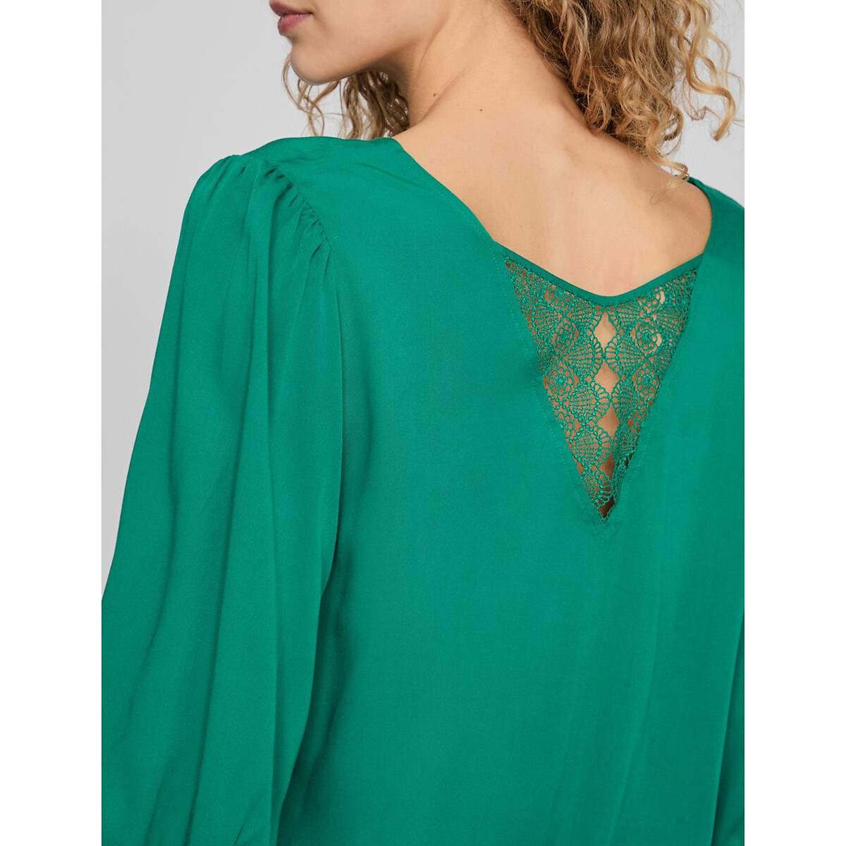 VILA<br>Blusa com decote em V e costas em renda