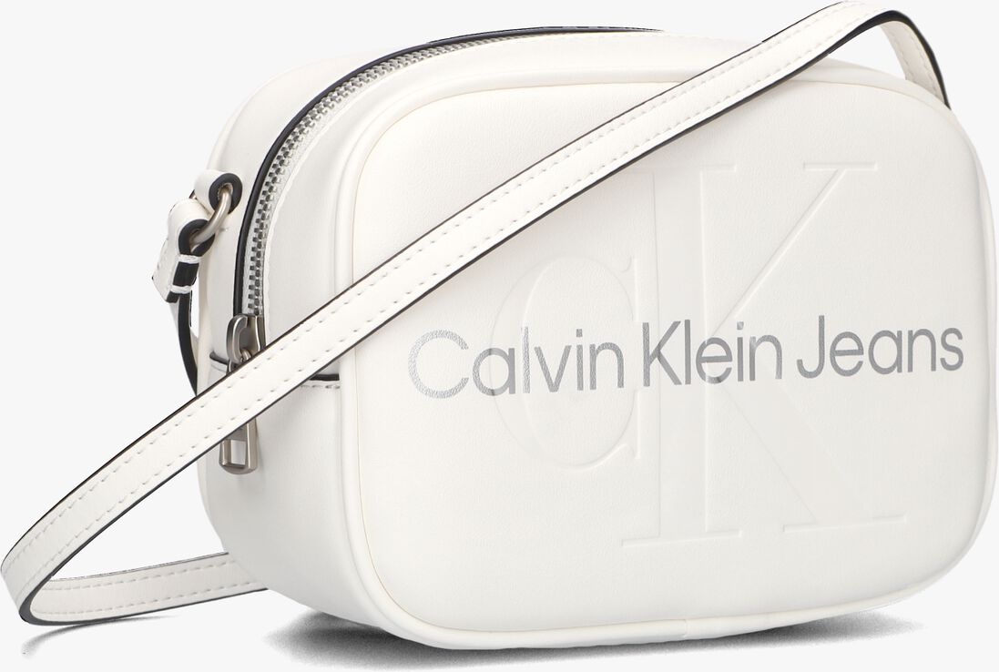 CALVIN KLEIN witte calvin klein schoudertas sculpted camera bag18 mono