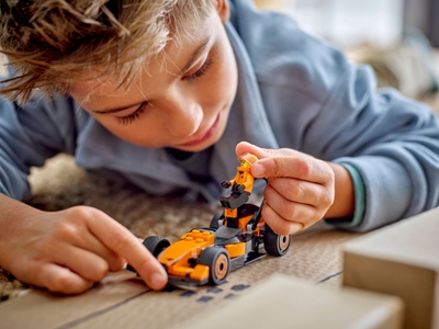 LEGO F1® coureur met McLaren racewagen (60442)