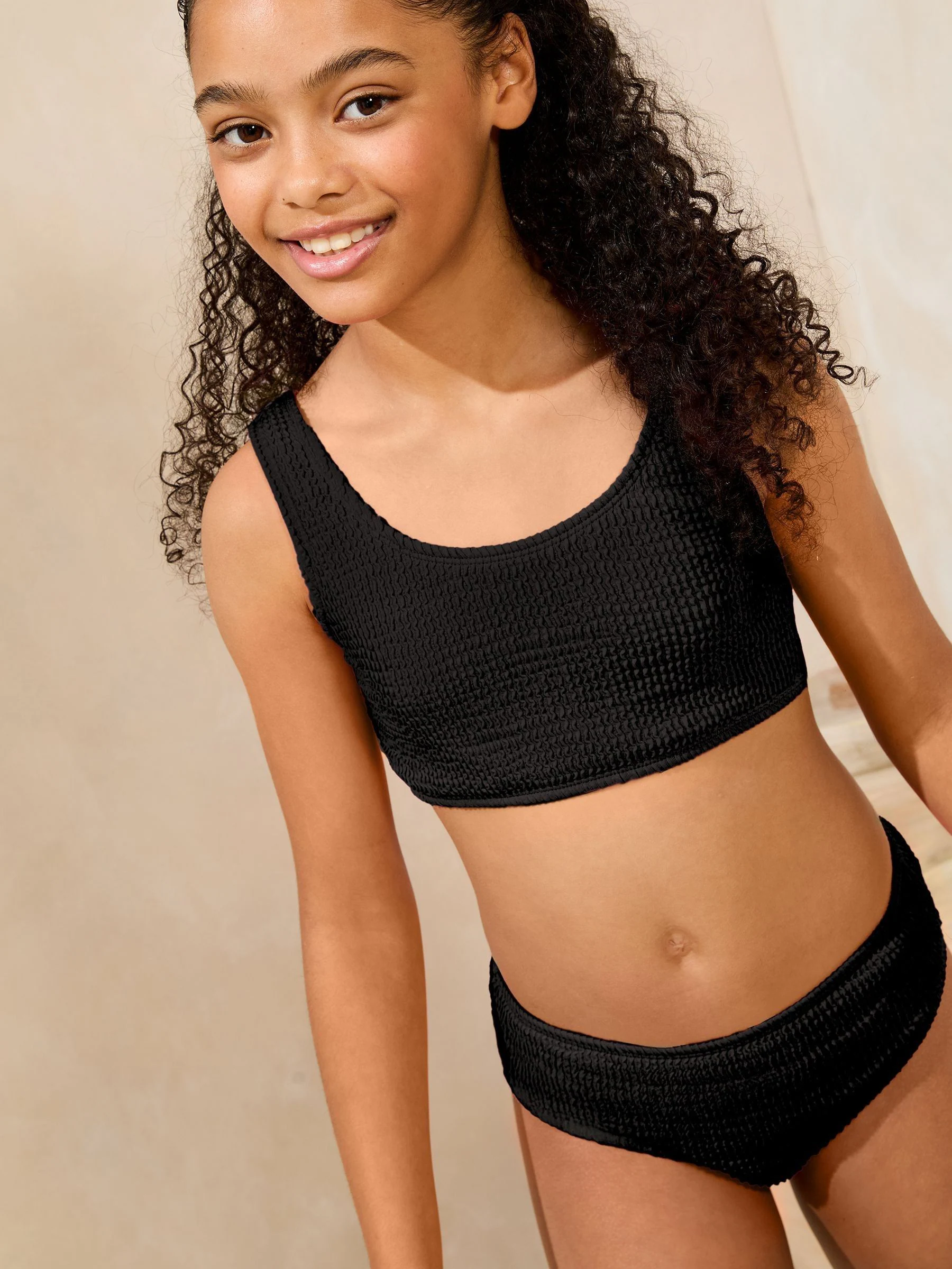 Zwart - Lipsy bikini met diepe ronde hals, textuur (5-16 jr)
