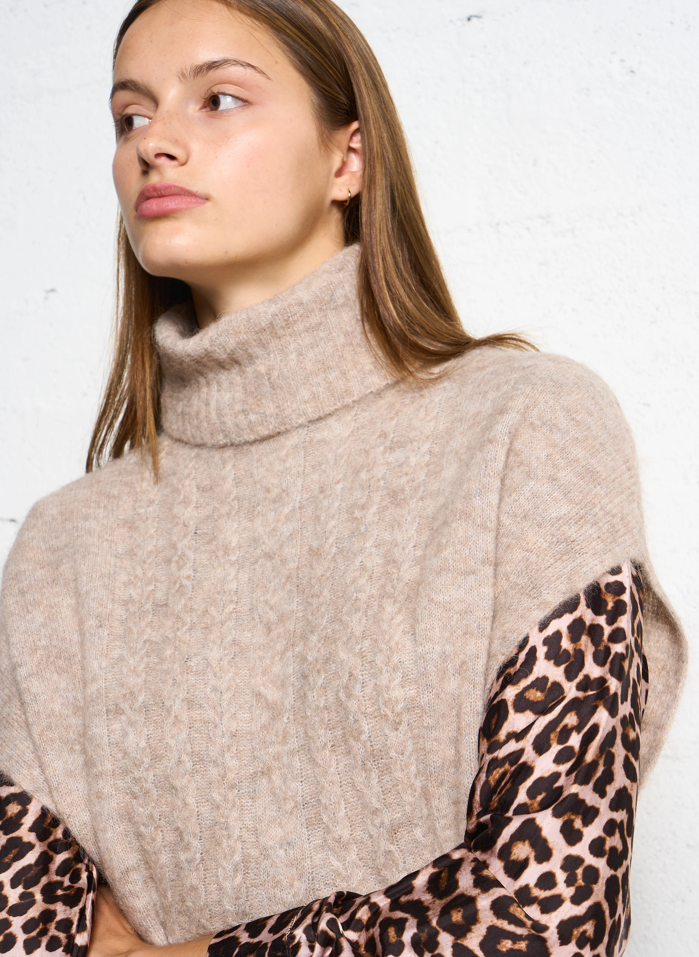MISHAPIA - Pull oversize col roulé en laine mélangée | Marron